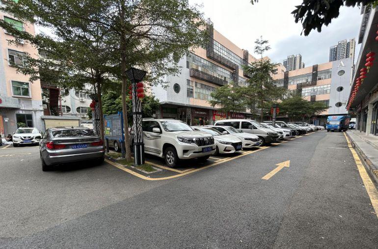 龙岗坂田杨美地铁口电商园楼上300平带3间办公室厂房出租