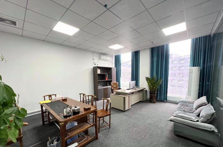 横岗永湖地铁口附近新出楼上115平2加1格局带精装修厂房出租