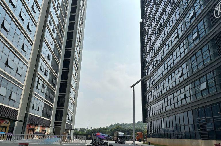 平湖华南城开发商直租全新科技园独栋1000平有红本可办环评