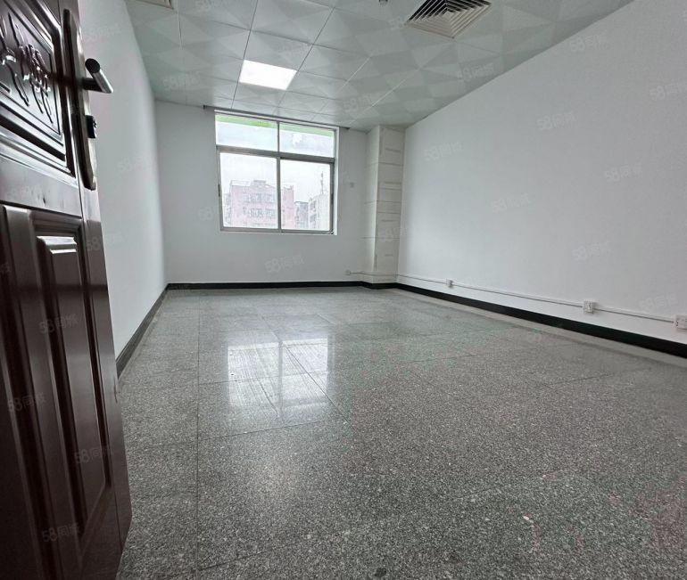 横岗塘坑地铁站附近新出楼上70平带精装修红本厂房出租