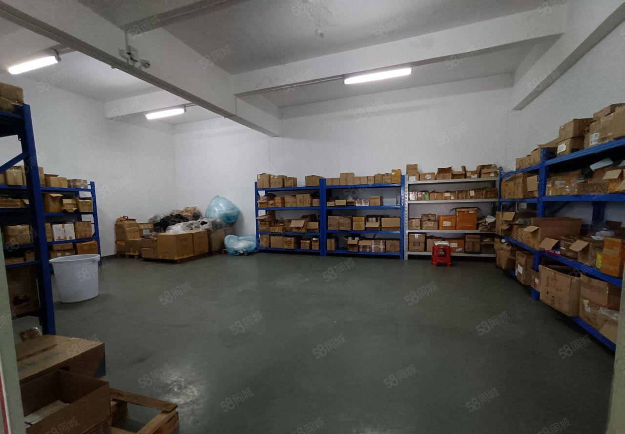 龙岗南联爱联1000平厂房出租，带精装修办公室地坪漆空地大！