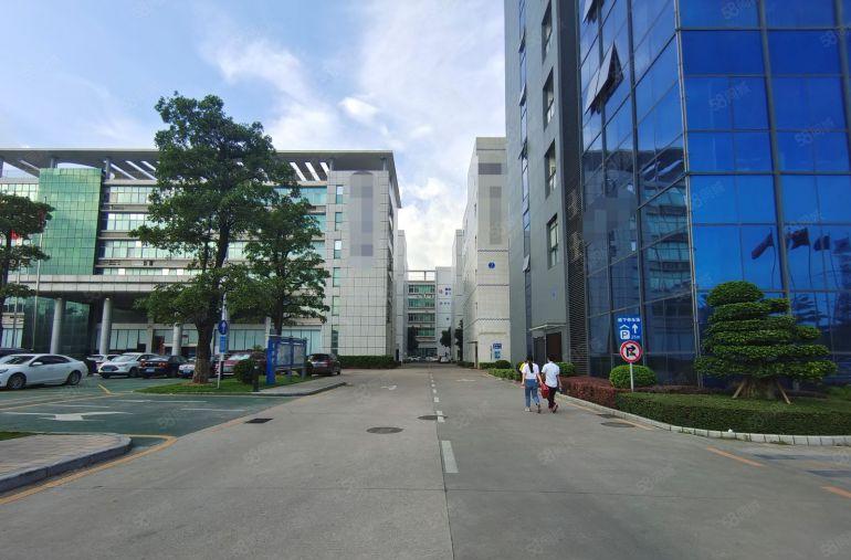 龙岗宝龙地铁站楼上800平原房东精装修办公研发设备厂房出租