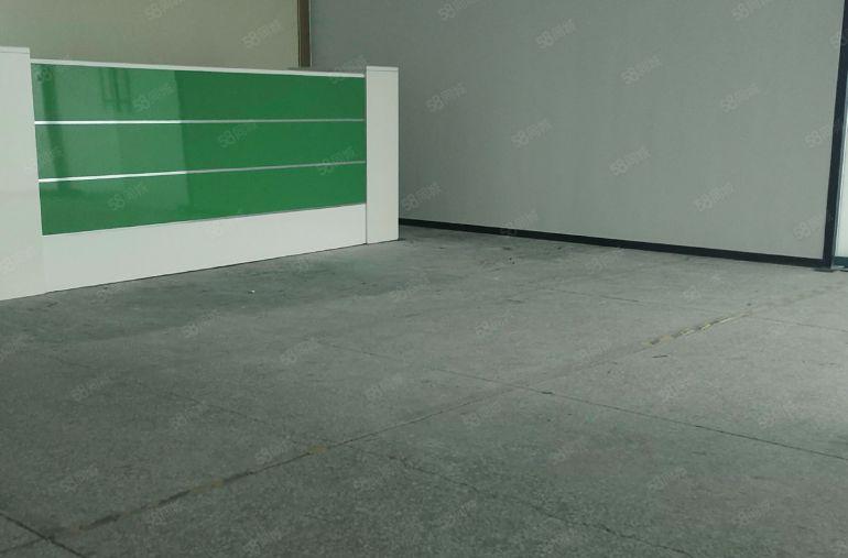 平湖原房东富民工园区楼上整层1200平带装修厂房出租