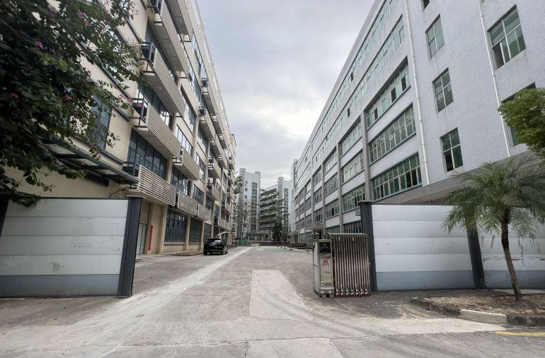 龙岗坪地村委厂房仓库出租1000平方起租形象好空地大可办环评