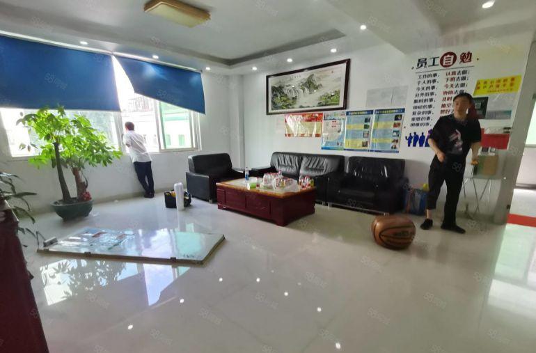 龙岗中心城工业园新出一楼二楼1600平精装修厂房出租可分租