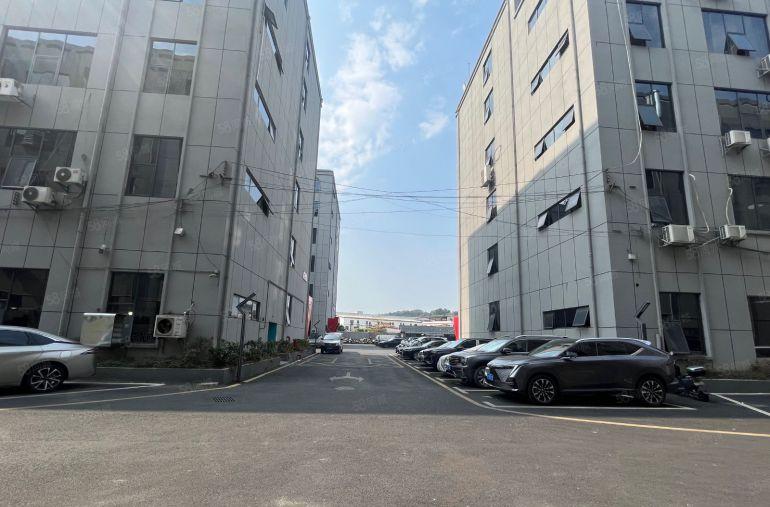 横岗坳背地铁口红本厂房300平起租，园区空大超大