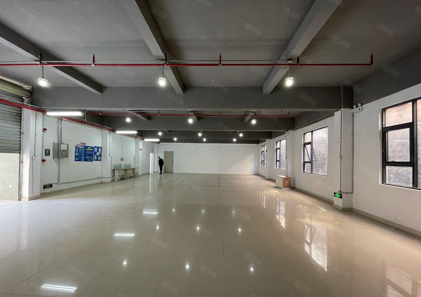 坂田地铁口办公加仓库一体600平，租场地送家私！