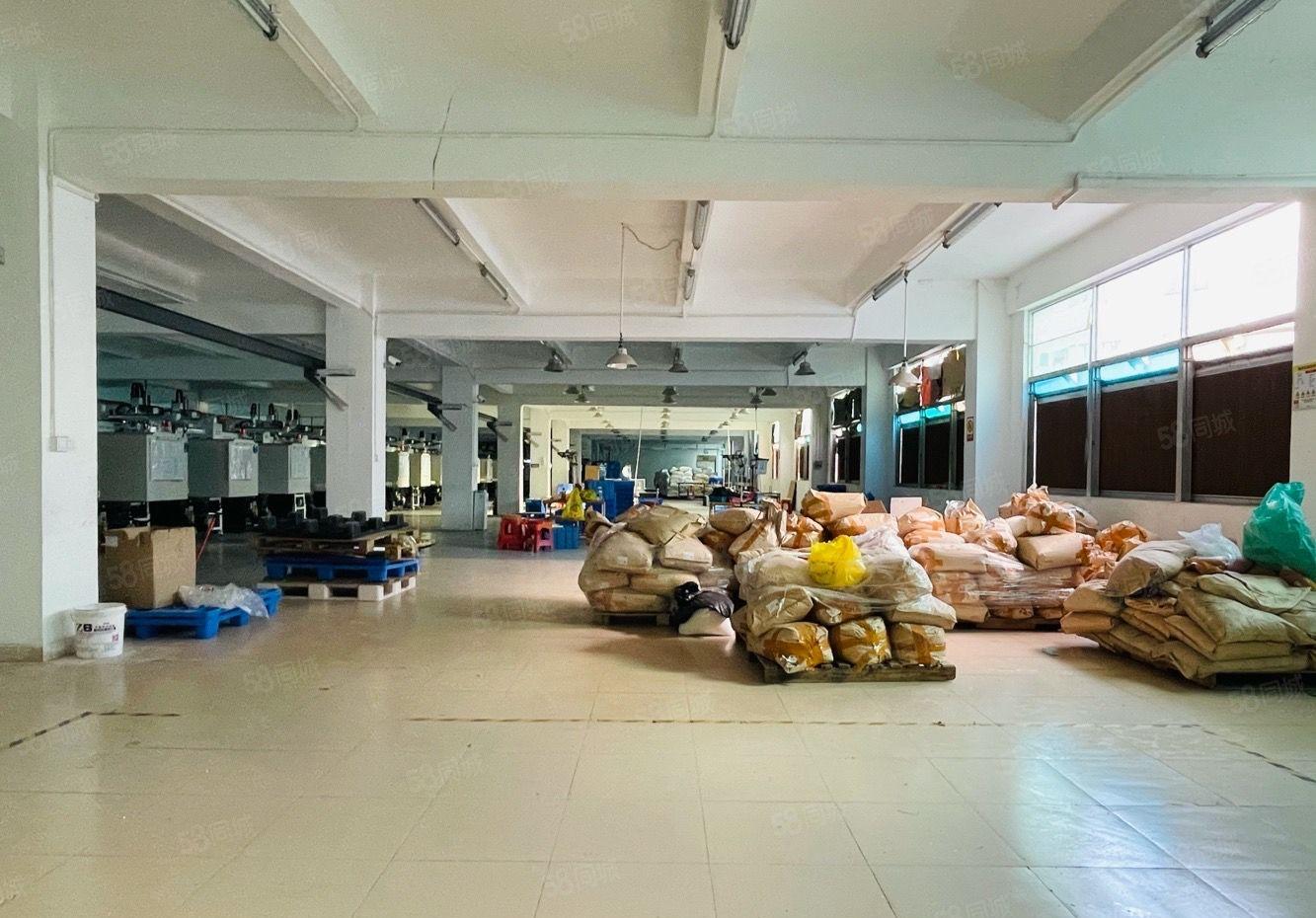 横岗四联嘉联工业区一二楼各1400平厂房出租，一楼高8米