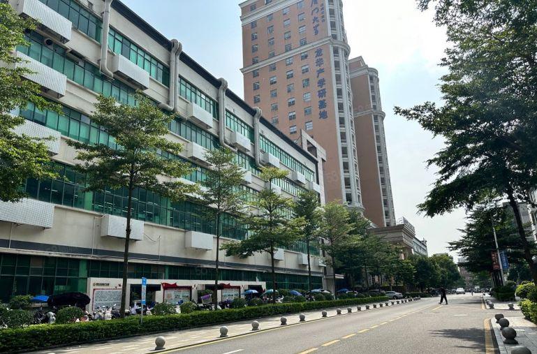 坂田岗头地铁站附近一楼和二楼单层面积3500平精装修红本厂房