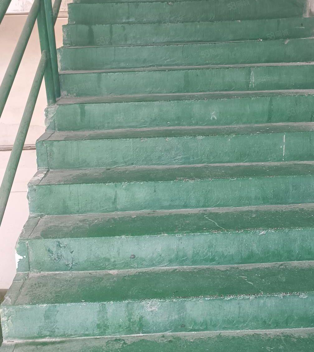 龙岗新生文化广场 二楼1200平米带装修出租