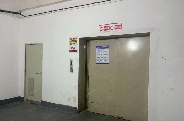 出租一手房东实际面积1200平精装，龙岗大道边地铁口500米