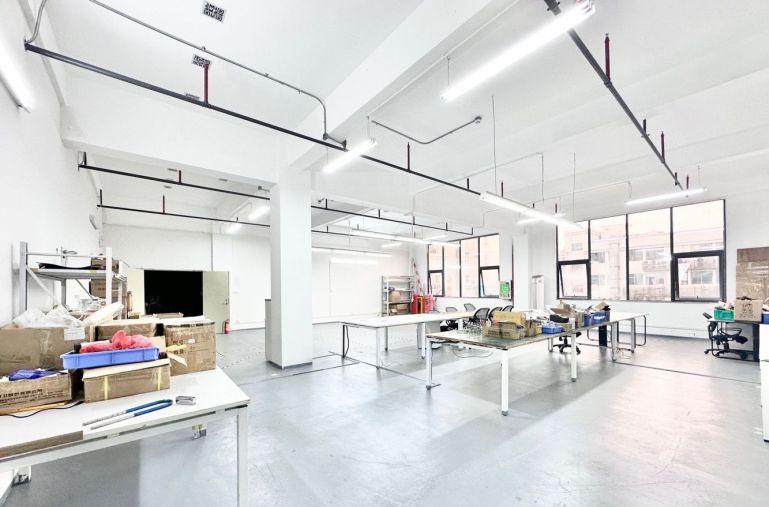 坂田岗头科技园楼上500平带装修办公室厂房出租仓库大小可分租