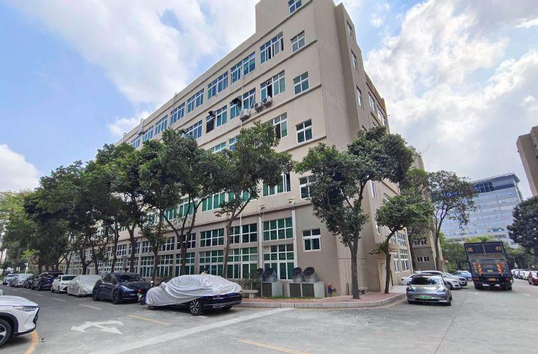 坂田高新科技园2000平标准厂房出租，一手原房东八成实用。