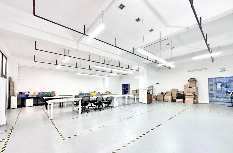 坂田岗头科技园楼上500平带装修办公室厂房出租仓库大小可分租