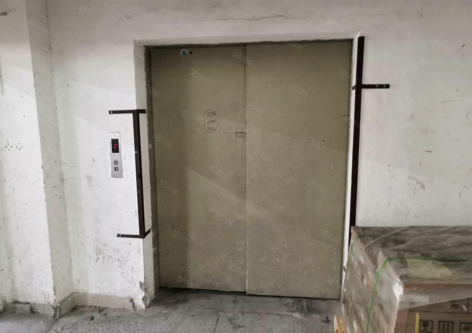 龙岗地铁口一楼厂房450平方米楼上700平方米可不配宿舍