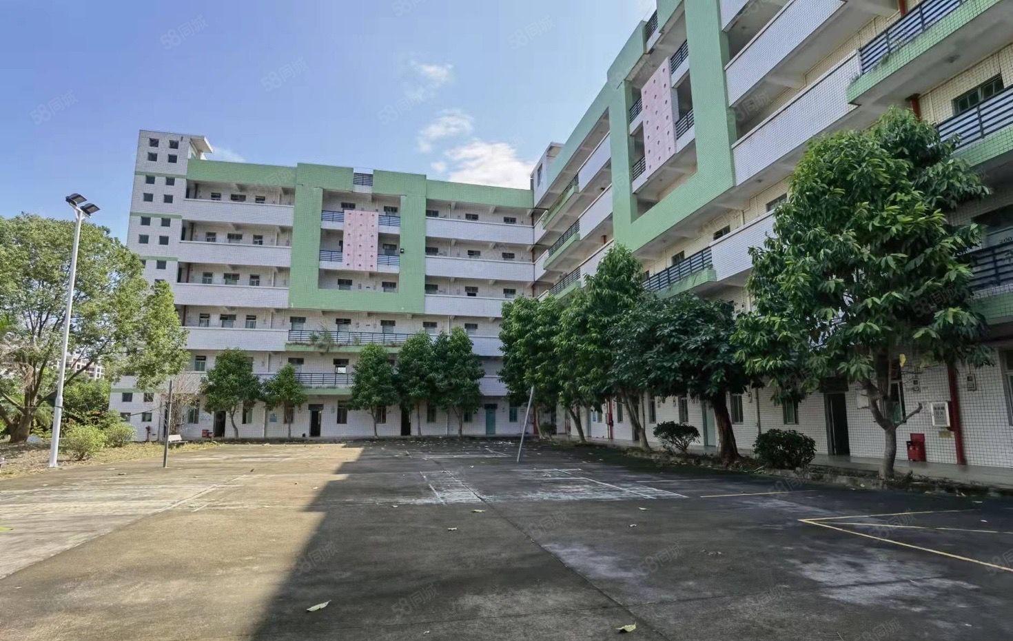 横岗六约工业区12000平独院厂房出租，可办环评，可分租