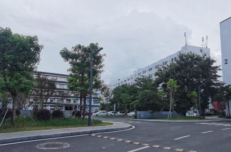 坂田，5100平，地铁口，空地大，原房东直租，厂房出租