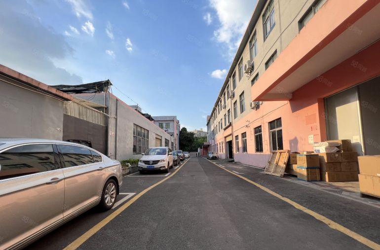 平湖华南城原房东红本一楼厂房1800平方米出租带精装修地坪漆