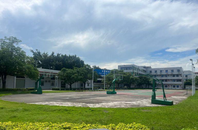 横岗坳背地铁口原房东厂房一楼出租3400平方，高度8米