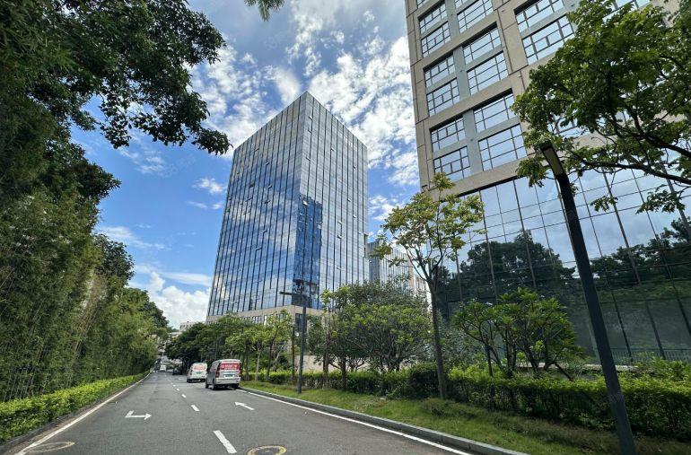 布吉丹竹头地铁口精装修办公室红本面积出租200起租可定制装修