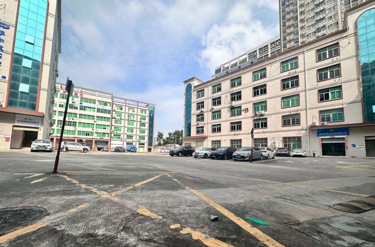 布吉地铁口一手房东厂房仓库1100平直租，可分租 带装修