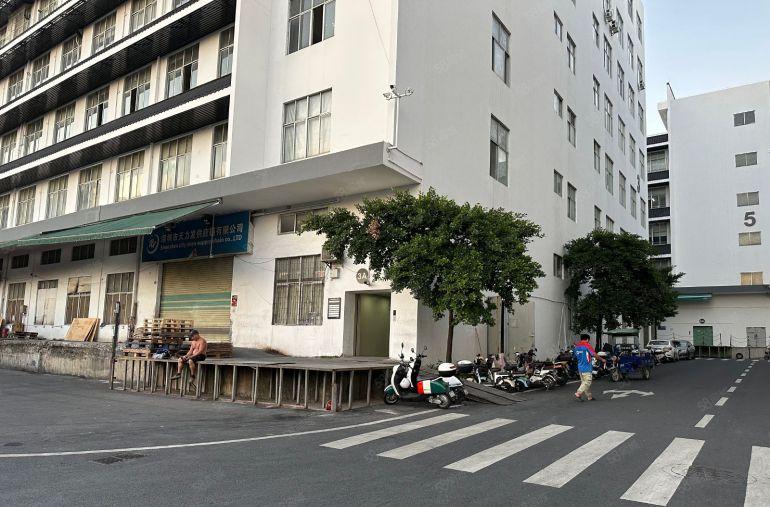 一楼高6米布吉地铁站旁大型园区8000平精装修重工业厂房出租