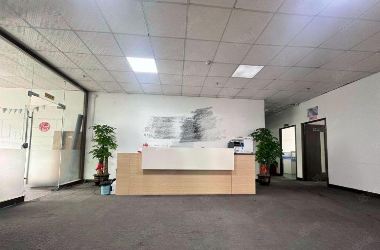 布吉地铁口一手房东厂房仓库1100平直租，可分租 带装修