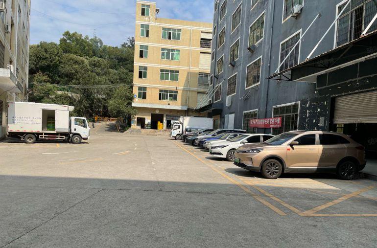 南岭科技园一二楼厂房出租 每层1150平（可分租）