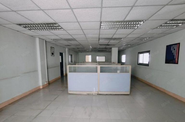 平湖华南城楼上2000平厂房出租 大小分租低价出租,