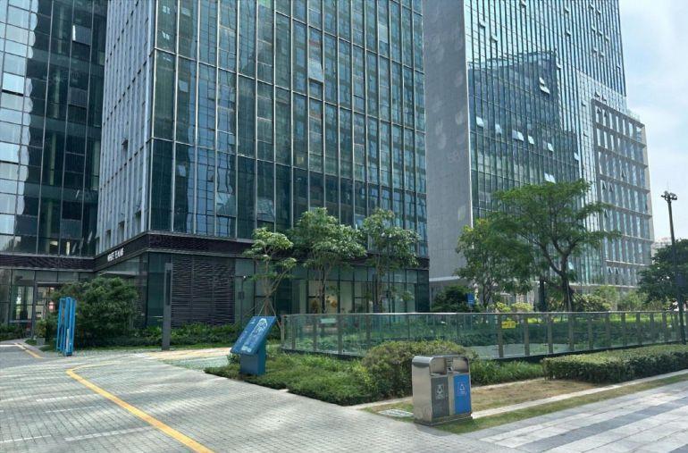 布吉石芽岭地铁站科技园全新红本厂房1800平出租，可分租