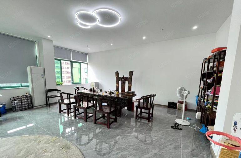 布吉地铁口原房东红本工业园整层1000平米精装修厂房出租