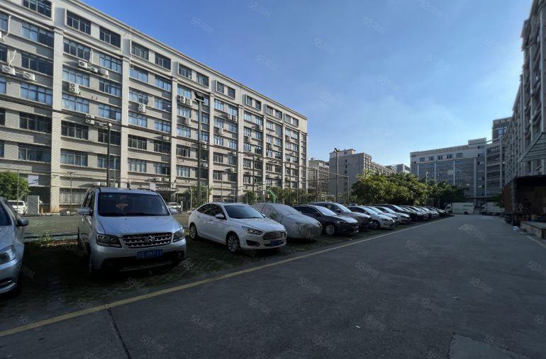 布吉地铁口花园式1480平方厂房仓库出租带精装修办公室卸货台