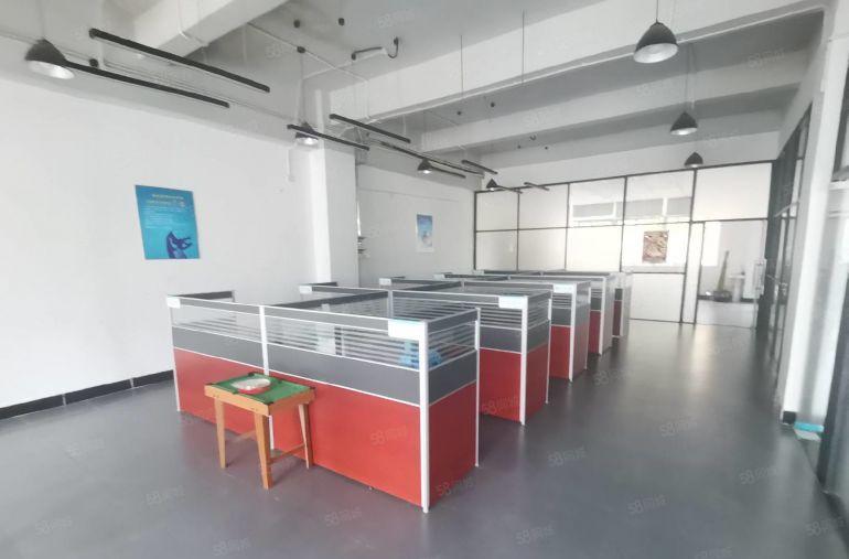 布吉百鸽笼地铁口工业区新出楼上1050平精装修厂房出租可分租