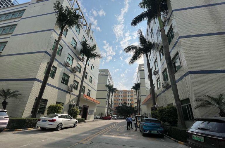 大芬地铁口大型园区新出楼上整层2300平厂房仓库出租！