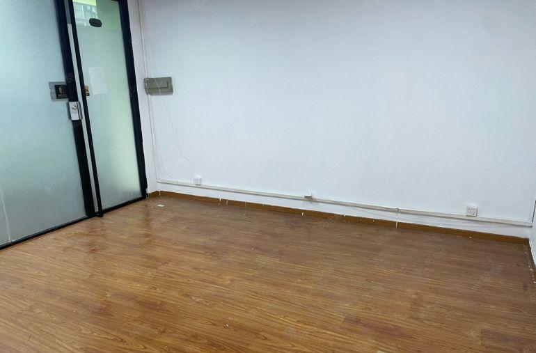 大芬地铁站附近楼上带装修厂房180平2加1格局