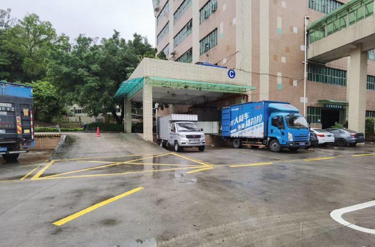 布吉工业园厂房仓库一楼1500平带卸货平台！离地铁口300米