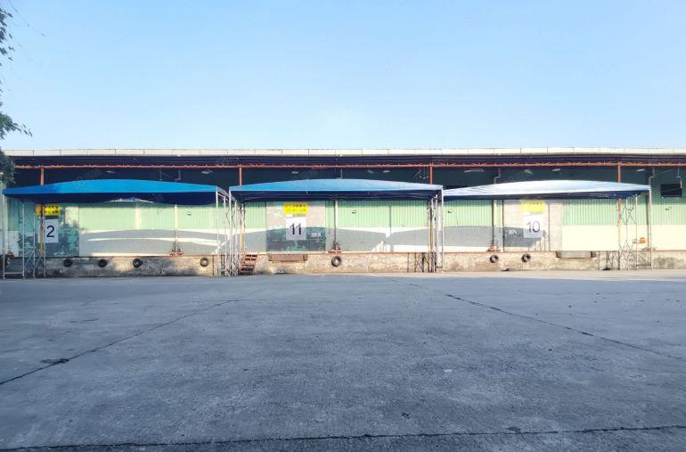 龙华新区机荷高速口主干道边大型物流仓库，12000平，低价租