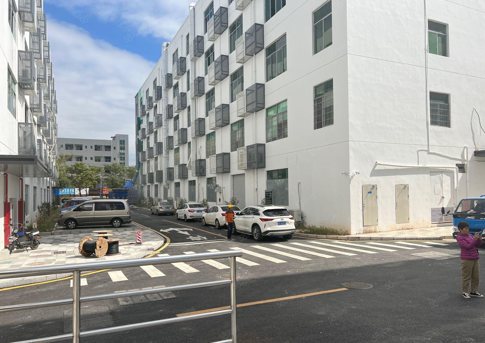 带装修！有卸货台！布吉新出小面积一楼2到900平厂房低价出租