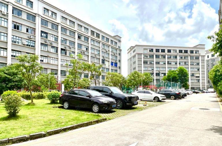 布李朗厂房出租地铁口楼上1200平精装修厂房办公仓库出租可分