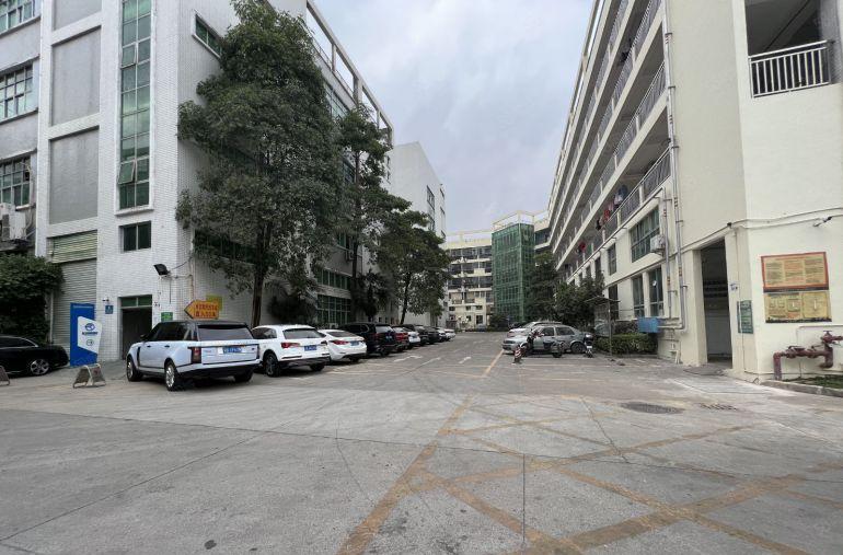 布吉李朗珠宝园一二楼2000平方厂房出租带精装修办公室易招工