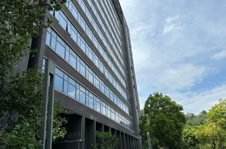 布吉国企红本厂房1500平有红本可申请补贴和人才补贴