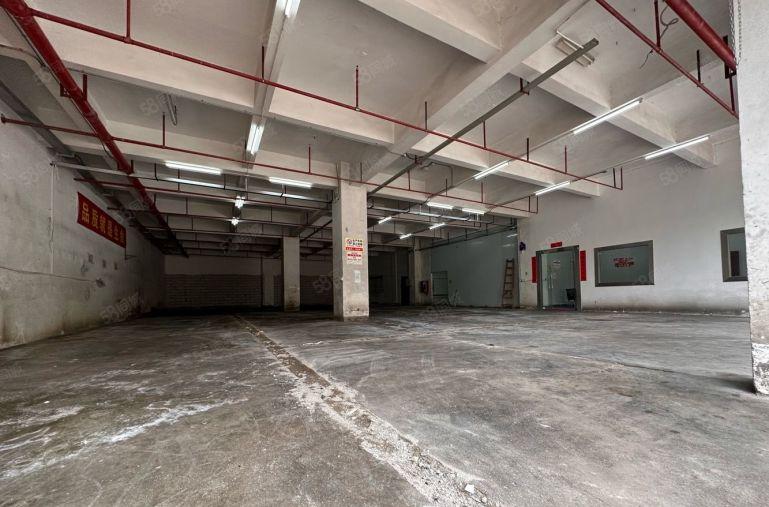 布吉慢城一楼厂房1200平出租，适合仓库，物流配送  带装修