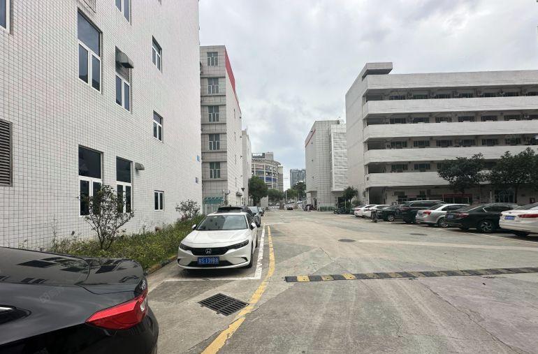 一楼高6米带牛角布吉原房东大型园区重工业1600平精装修厂房