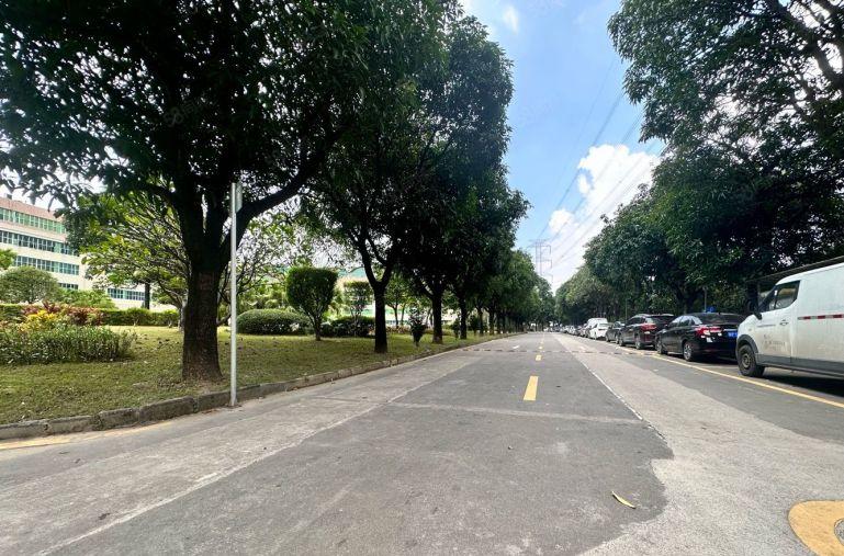 布吉花园式厂房楼上1000平带装修出租，可分租 两部3吨货梯