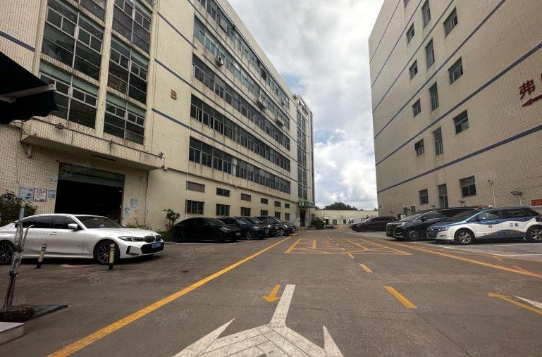 布吉李朗新出二楼厂房1350平厂房仓库出租，可分租带两部货梯