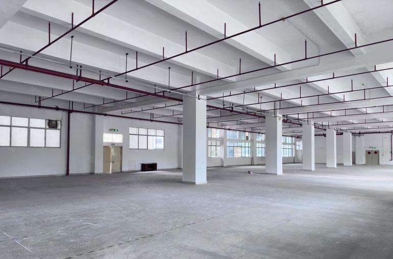 龙岗地铁口 联创科技园 一楼厂房出租 可自由分割