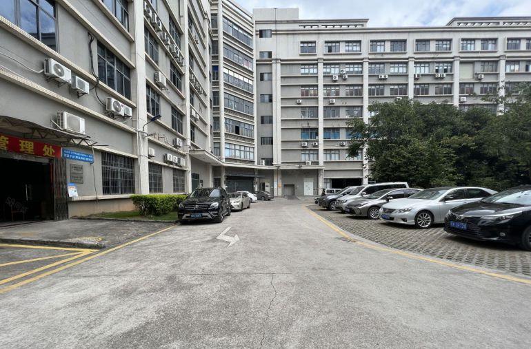 布吉上李朗地铁口原房东实际面积1480平方厂房出租带卸货平台