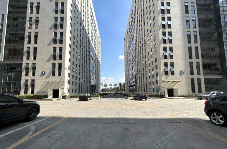 布吉李朗国际珠宝产业园楼上精装500平带家私办公室出租