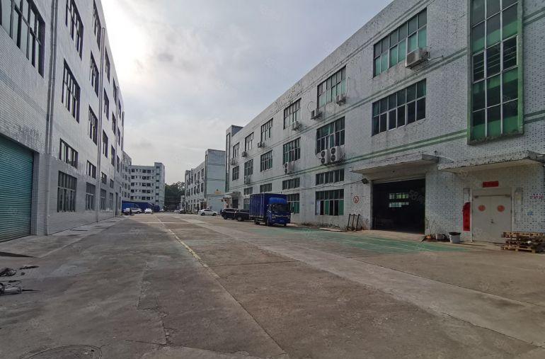 布吉南岭原房东楼上1000平标准厂房仓库出租招租分租空地大