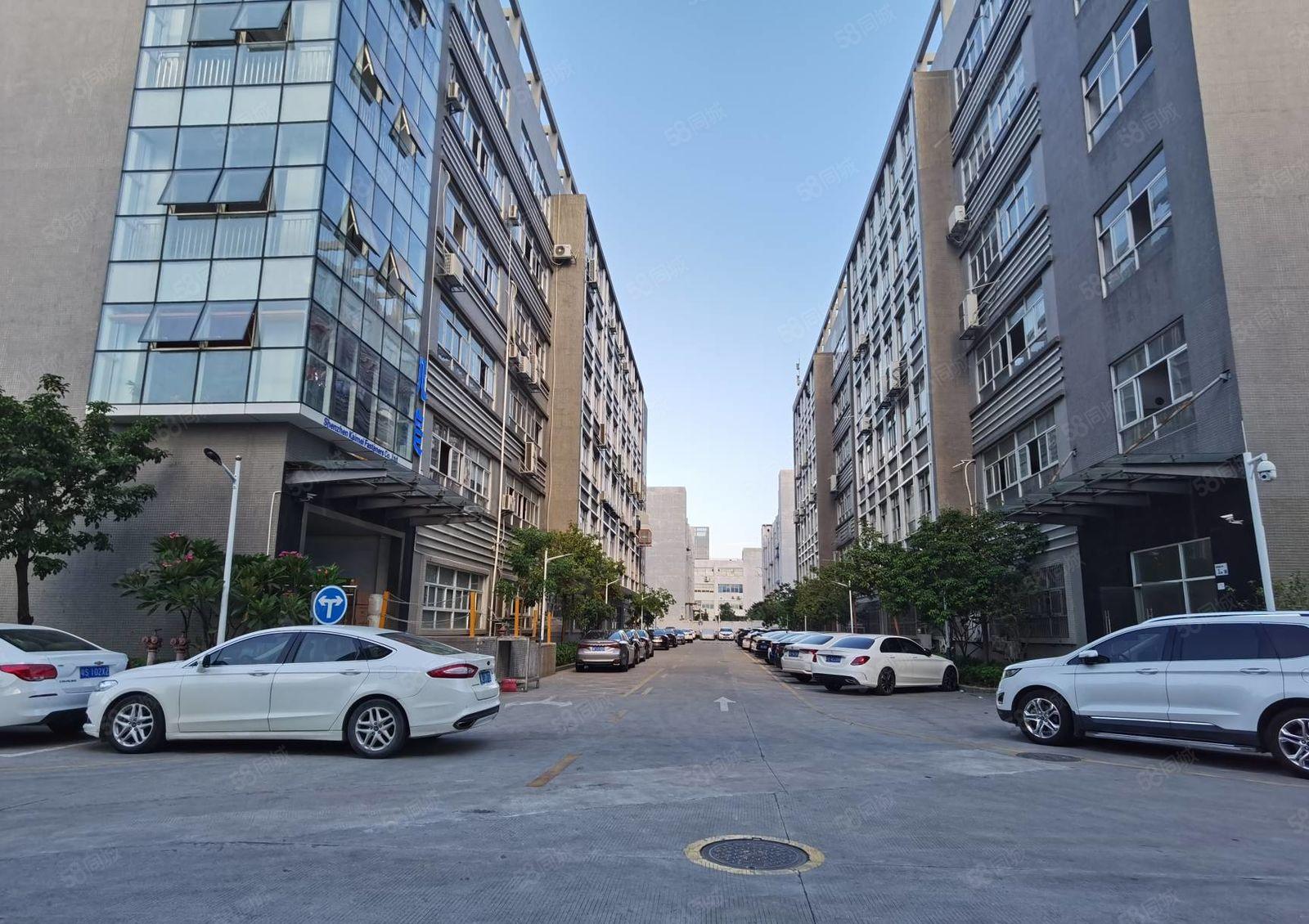 布吉上李朗科技园新出红本厂房二楼800平方厂房出租带精装修